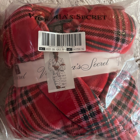 NWT Victoria’s Secret bundle (plaid blanket & robe) - Picture 5 of 7